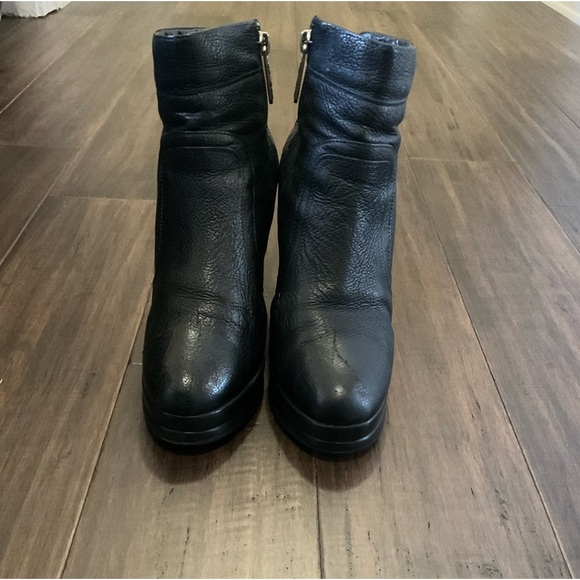 CHANEL Black Leather Platform Zip Bootie Size 38.5 G28644 - Picture 1 of 14